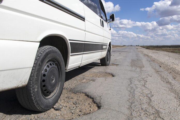 odejacob-pothole-1703340_1280