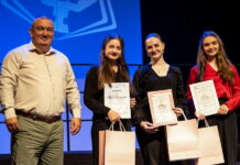 Godišnji koncert Muzičke škole „Savo Balaban“ oduševio prijedorsku publiku – Učenici generacije Jovana Komosar i Anđela Stanojević